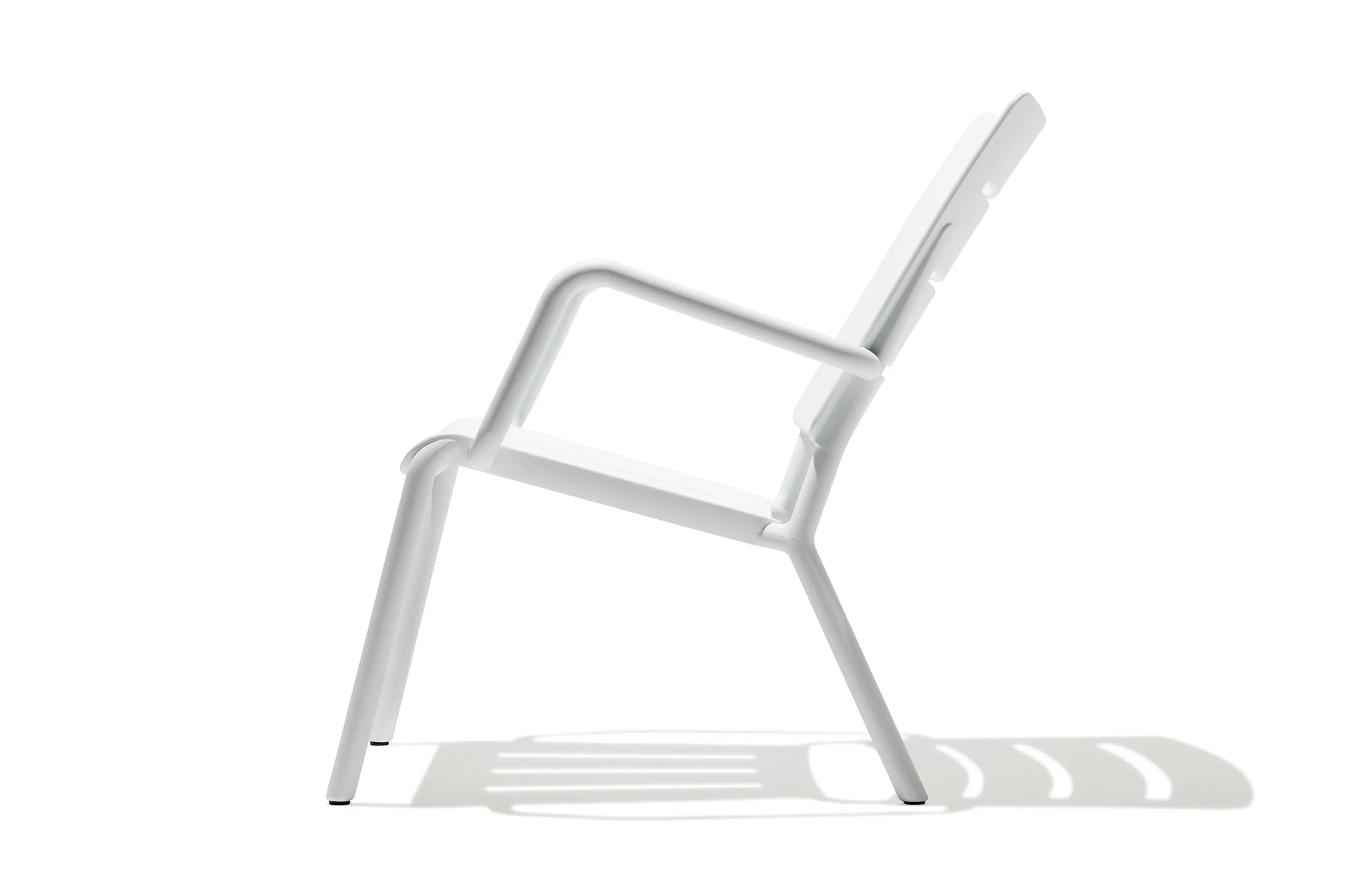 Outo Outdoor Lounge Chair