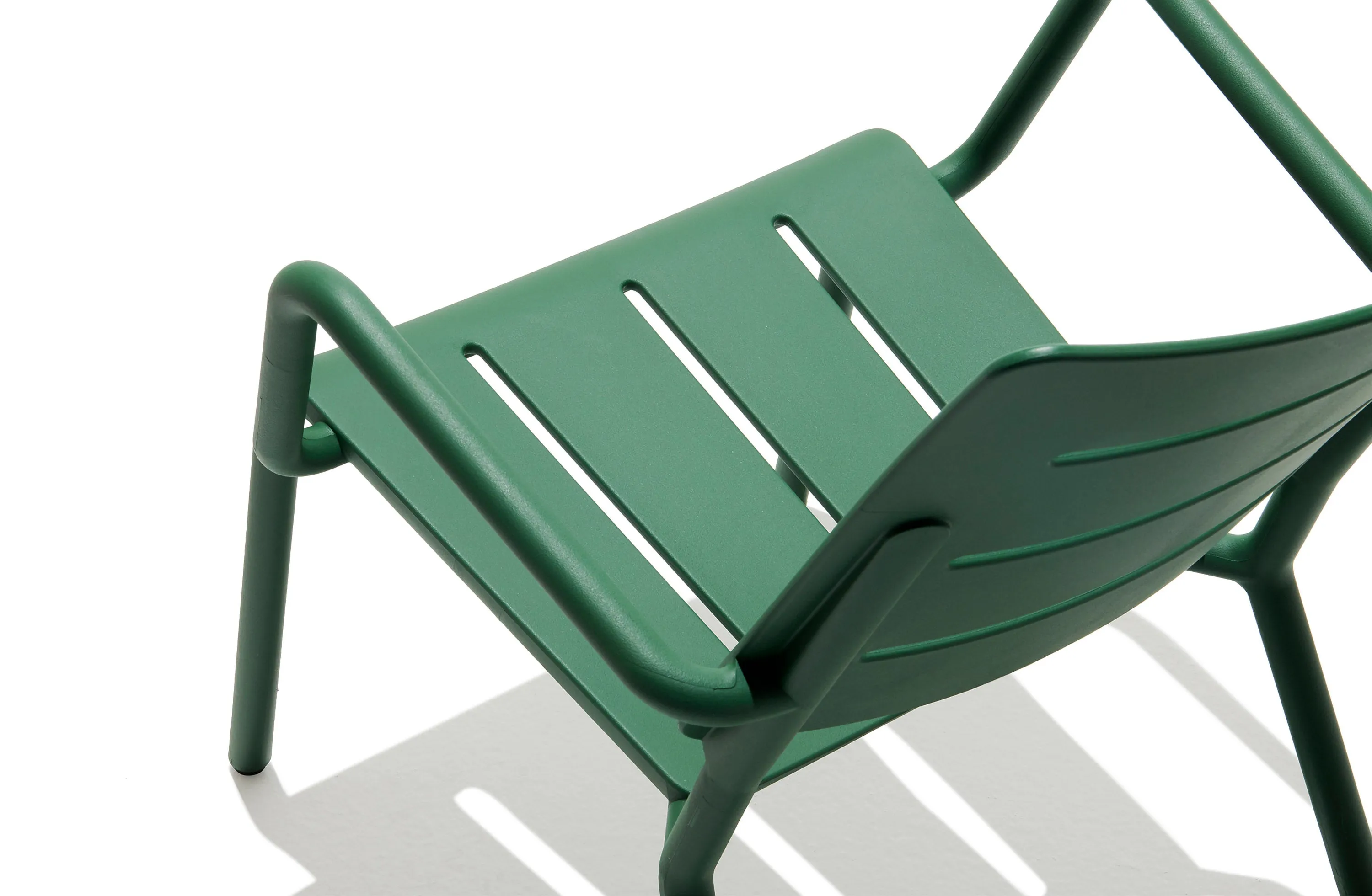 Outo Outdoor Lounge Chair