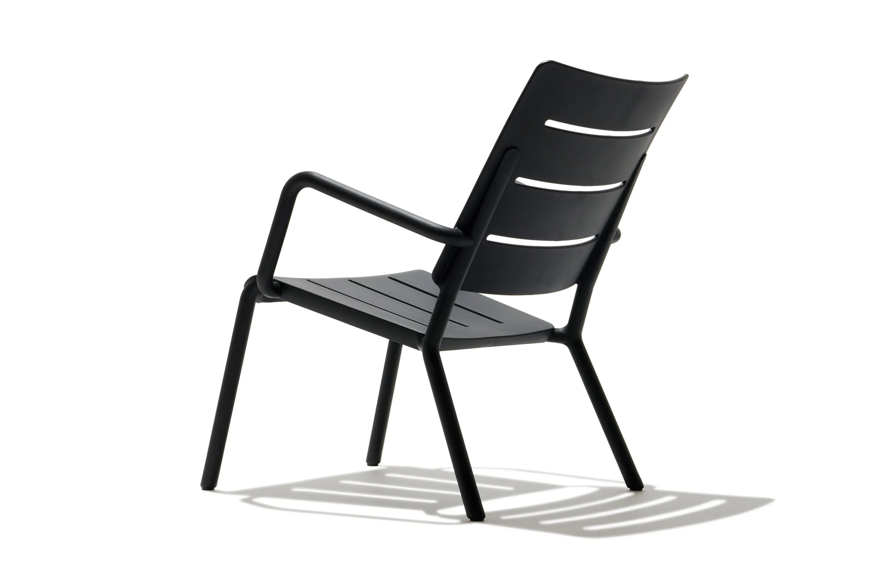 Outo Outdoor Lounge Chair