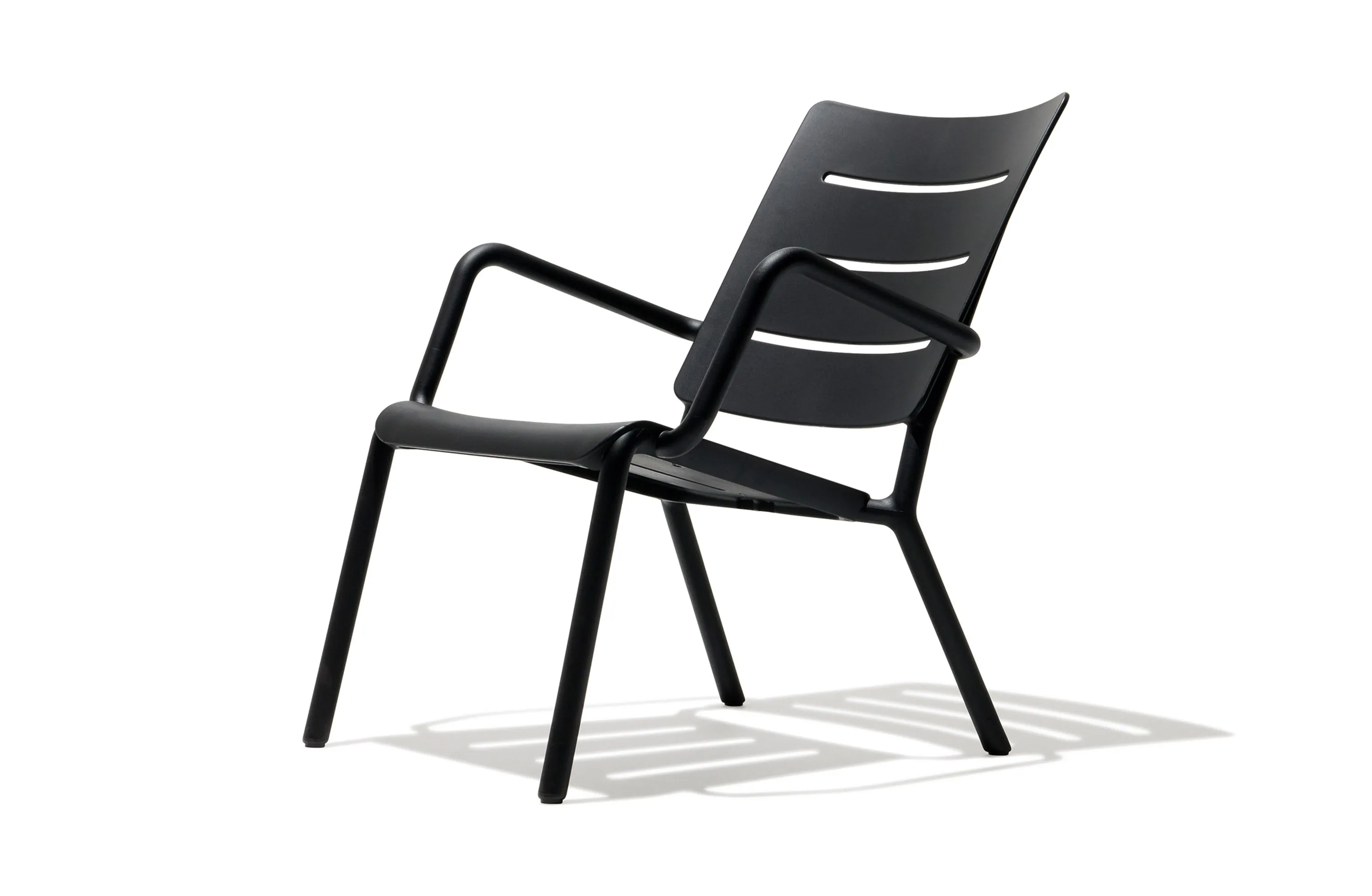 Outo Outdoor Lounge Chair