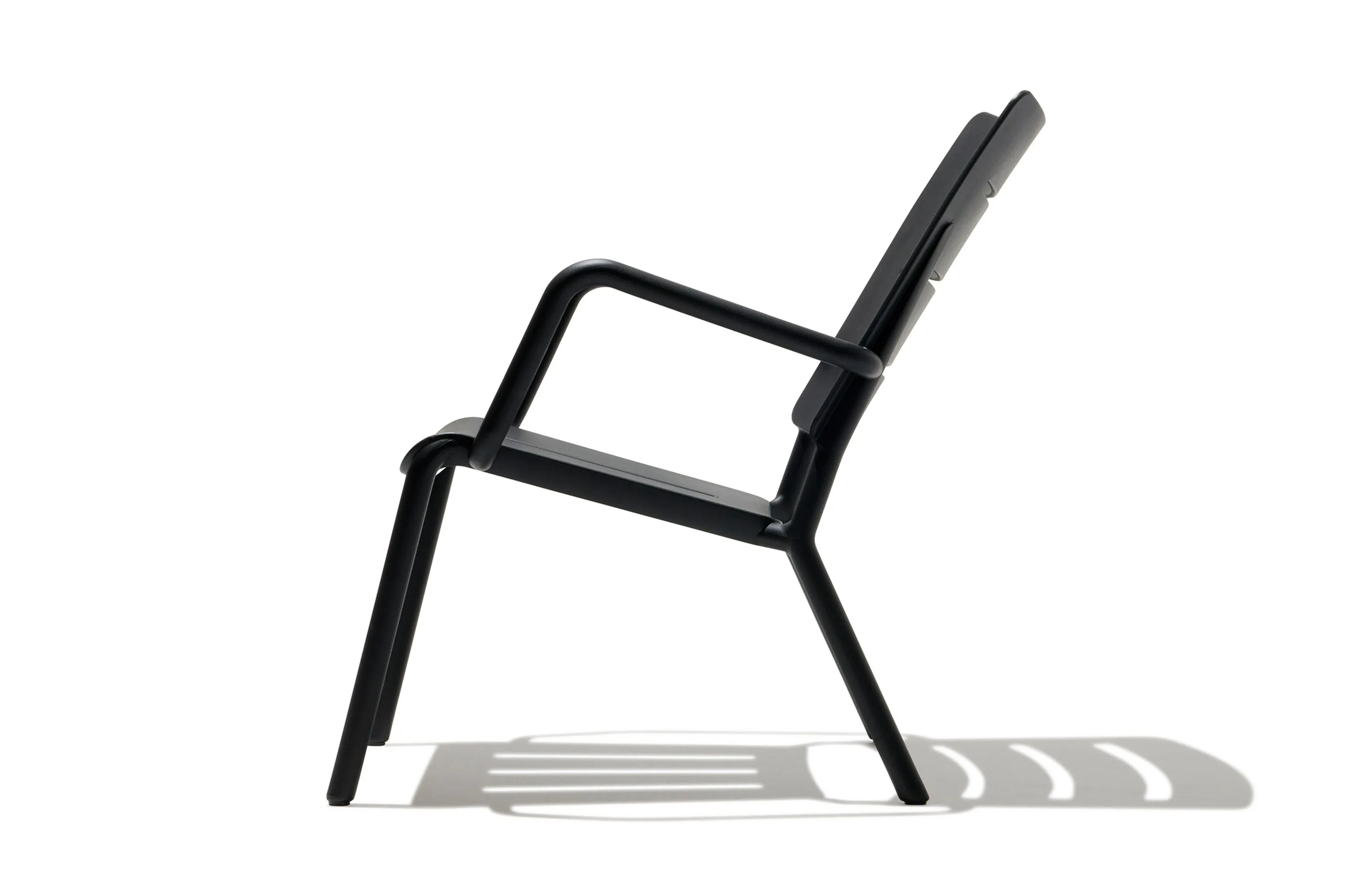 Outo Outdoor Lounge Chair