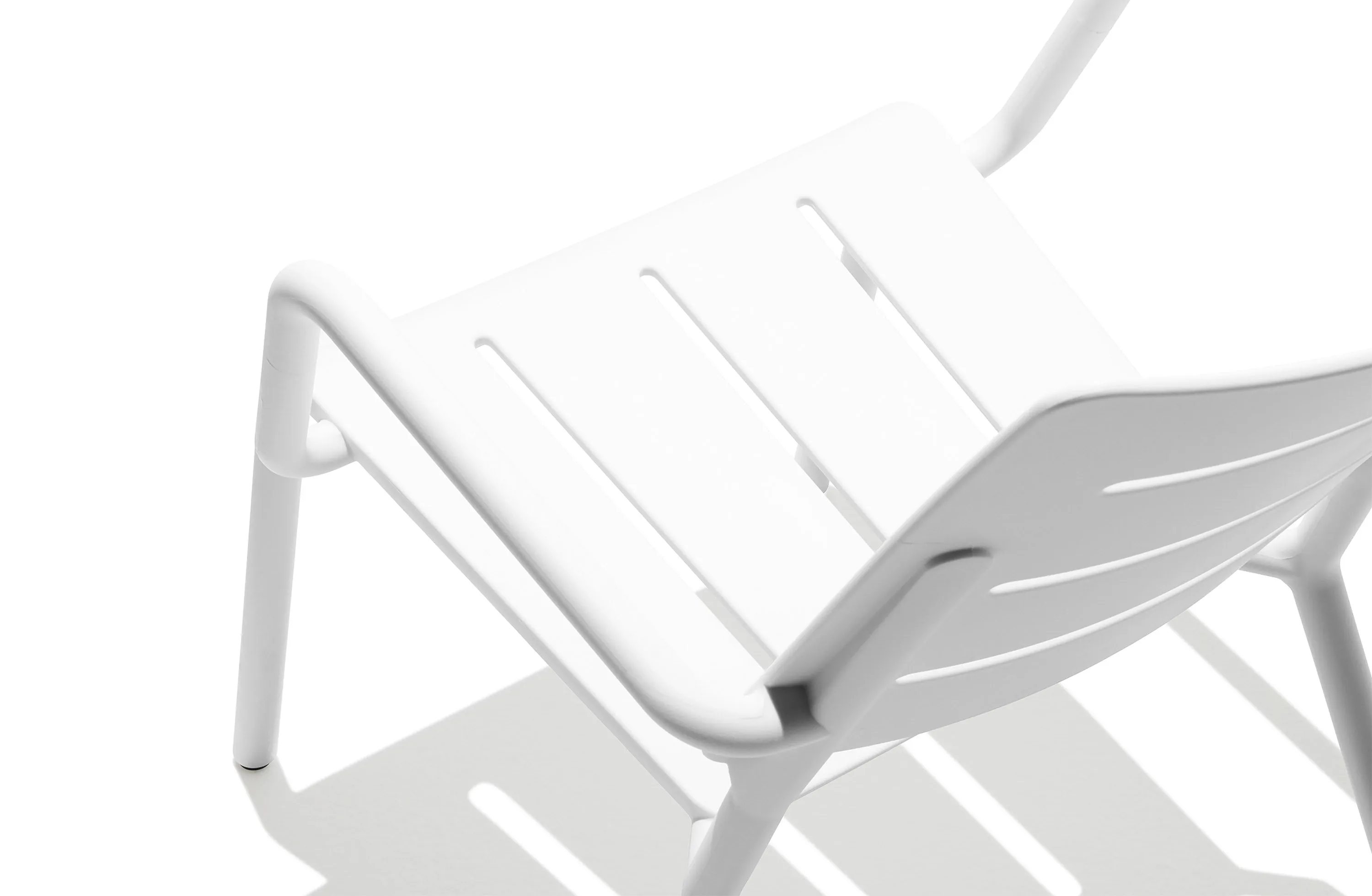 Outo Outdoor Lounge Chair